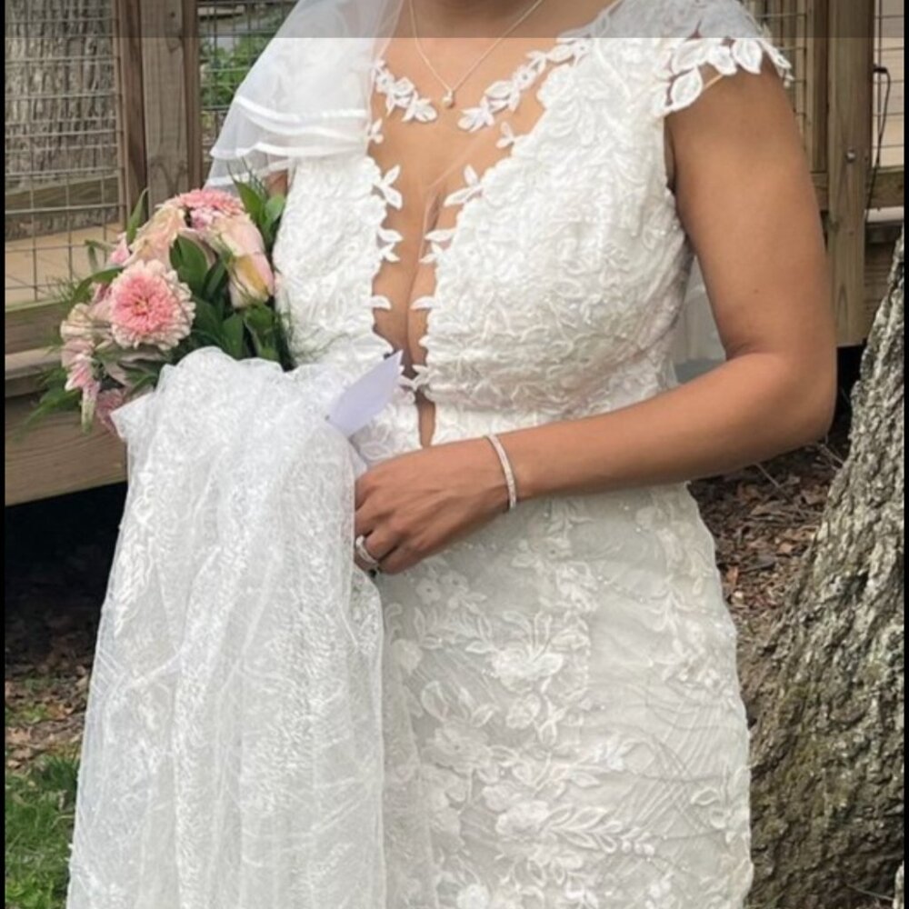 David’s Bridal Lace Wedding Dress – Timeless Look, Clean & Elegant